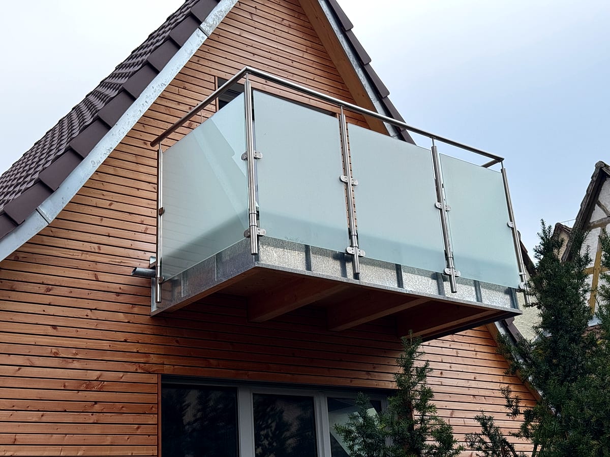 Vordächer und Balkone